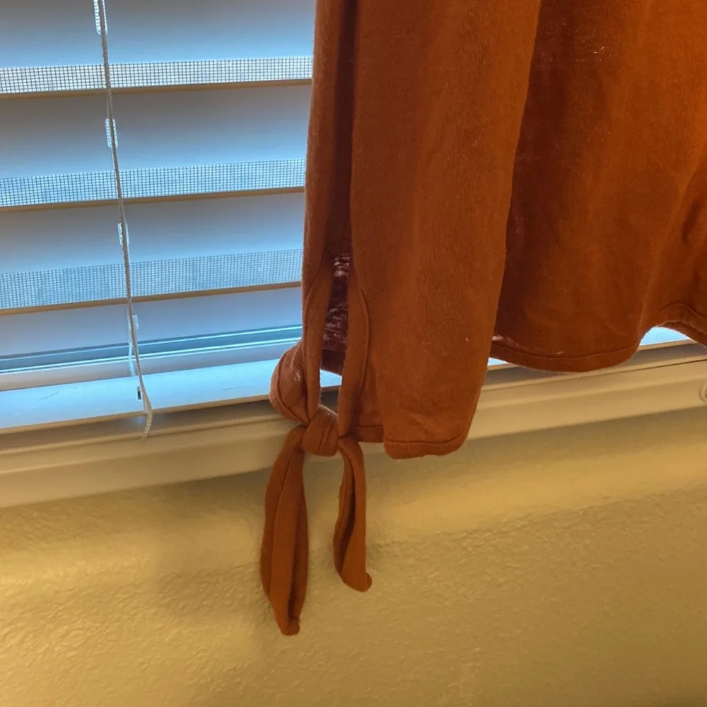 Universal Thread Top - Picture 2 of 2